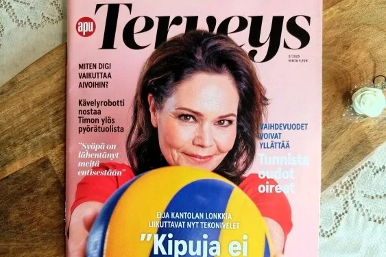 Apu Terveys -lehden juttu KLL-syöpään sairastuneesta naisesta ja tyttärestä.