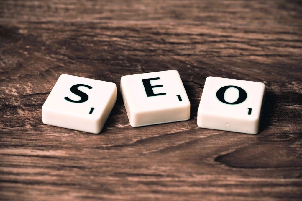 Hakukoneoptimointi eli SEO auttaa yrityksiä löytymään Googlen hakutuloksista.
